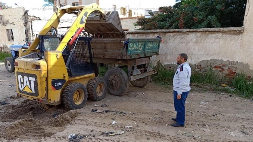 محافظ كفر الشيخ يتابع حملات النظافة وإزالة التعديات والرصف بـ4مراكز 