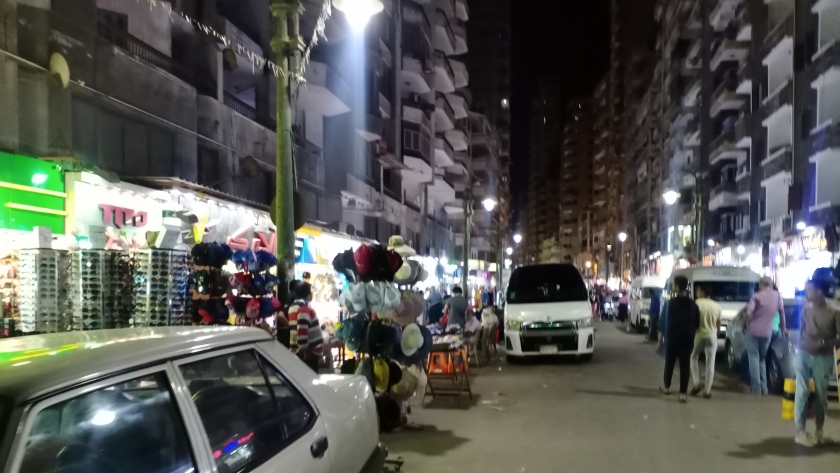 محلات شارع خالد بن الوليد في أول ساعات الغلق