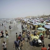 بالصور| شاطئ بورسعيد في عيد الربيع "كامل العدد"