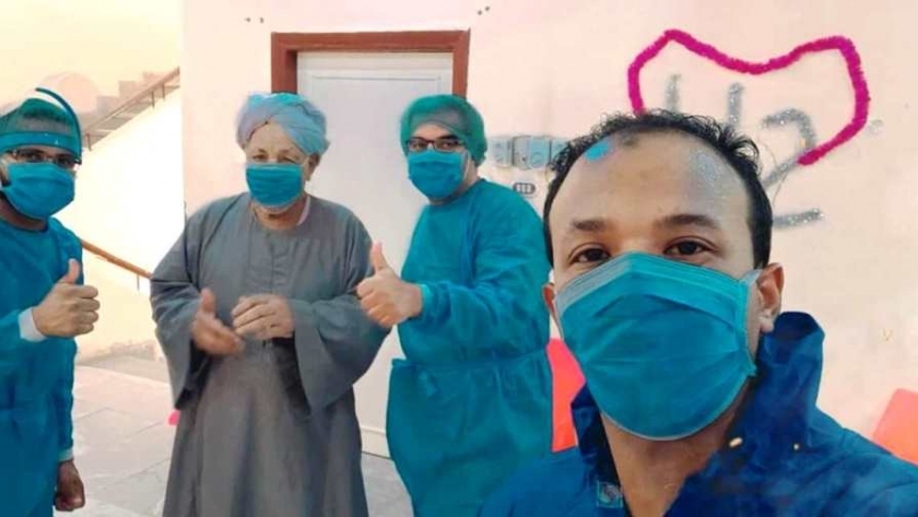مستشفى نصر النوبة يودع آخر مصاب بكورونا