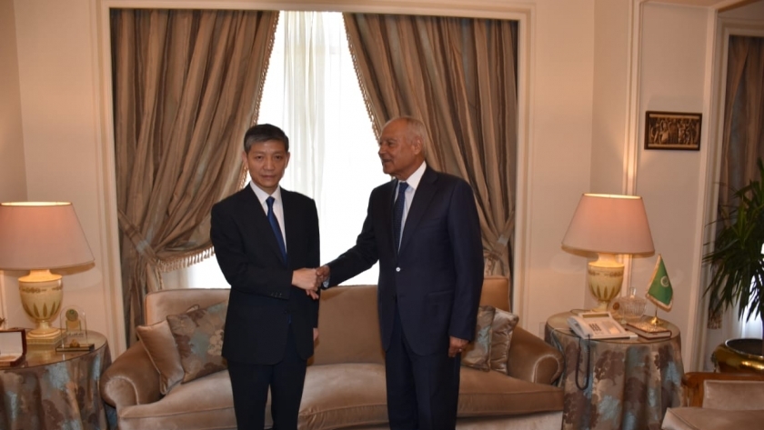  سفير الصين الجديد يقدم اوراق اعتماده للجامعة العربية