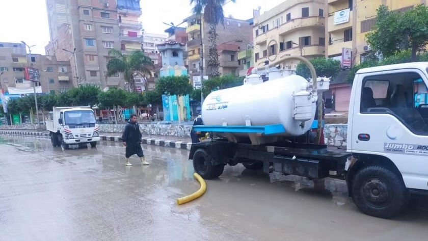 جهود إزالة المياه في شوارع الغربية