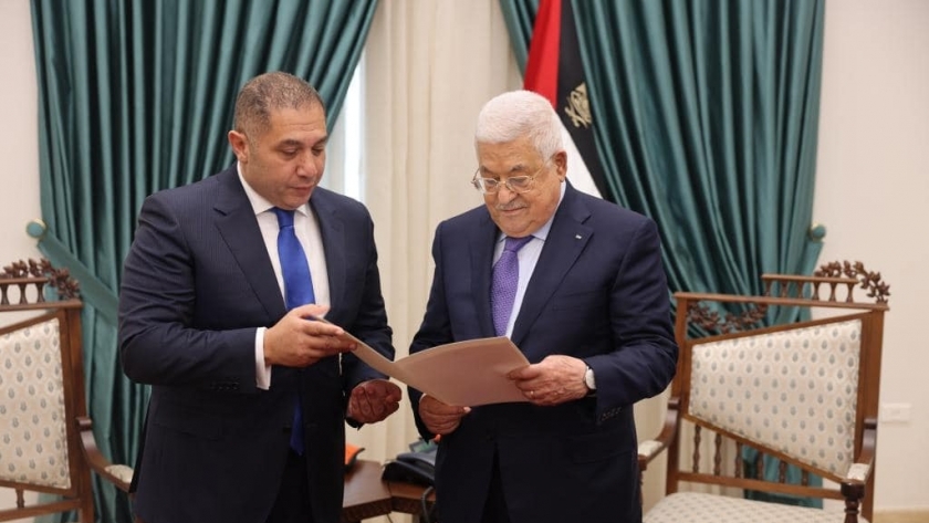 السفير المصري مع الرئيس الفلسطيني