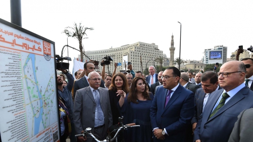 رئيس الوزراء من ميدان التحرير: نسعى لتقليل استخدام السيارات الخاصة