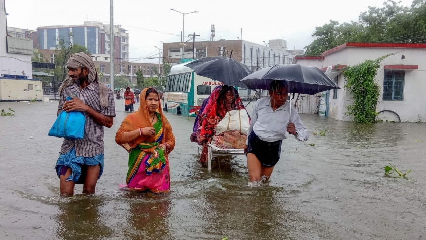 فيضانات نجمت عن أمطار غزيرة في ولاية أوتار براديش الهندية