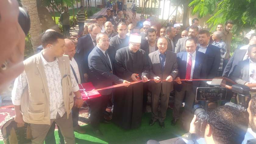 وزير الأوقاف يفتتح مسجدا بالإسكندرية
