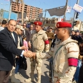 بالصور| محافظ سوهاج ومدير الأمن يتفقدان عددا من الأقسام احتفالا بعيد الشرطة