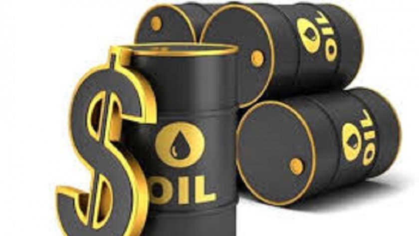 تراجع أسعار النفط بعد تعويم السفينة الجانحة