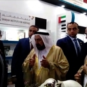 حاكم الشارقة سلطان القاسمي خلال زيارته لمعرض القاهرة الدولي للكتاب
