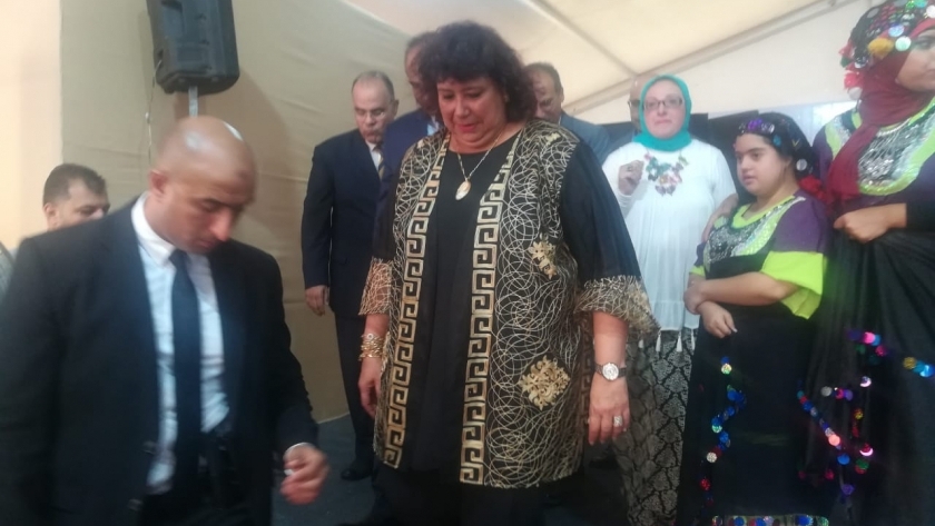 وزيرة الثقافة تفتتح معرض الكتاب الصيفي الأول بالإسكندرية