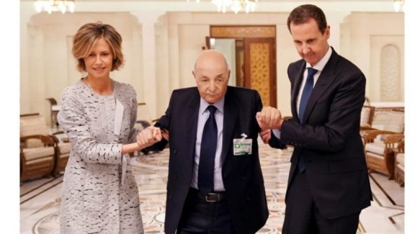 الرئيس بشار الأسد يكرم محمد دعبول