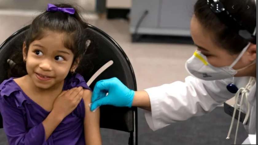 طفلة تحصل على اللقاح- صورة أرشيفية