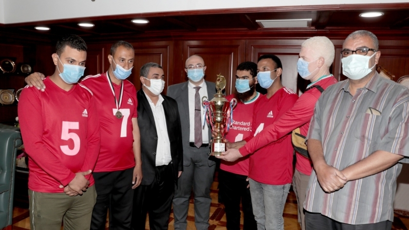 محافظ بني سويف يُكرًم فريق متحدي الإعاقة لفوزه بكأس مصر لكرة الهدف