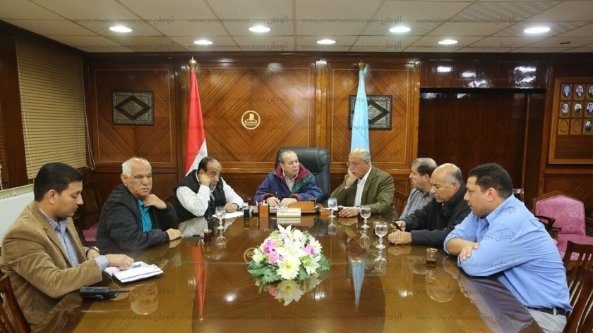 محافظ كفر الشيخ خلال الاجتماع مع التنفيذيين