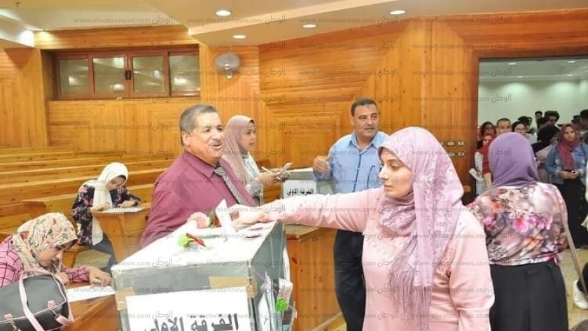 طلاب جامعة كفر الشيخ يواصلون التصويت في انتخابات الإتحادات 