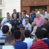 جابر نصار رئيس جامعة القاهرة خلال حديثة مع طلاب المدينة الجامعية