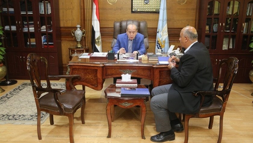 محافظ كفر الشيخ خلال لقاءه مع السكرتير العام