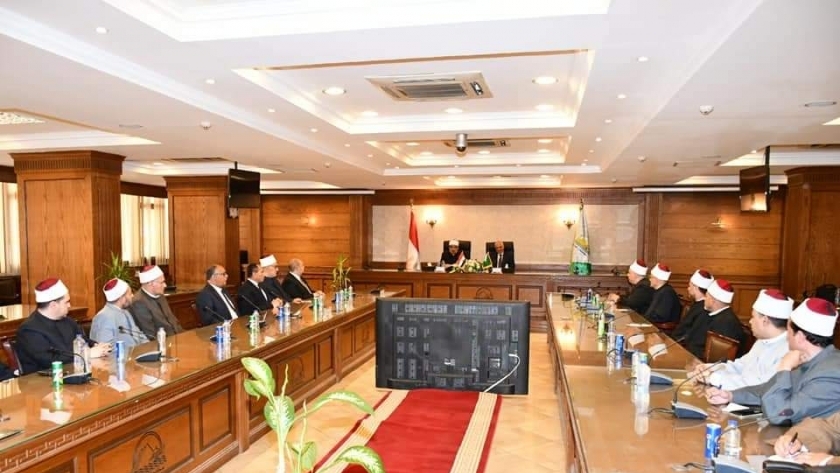 خلال لقاء وزير الاوقاف ومحافظ الجيزة مع قيادات الدعوة