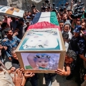 فلسطينيون يشيعون جنازة إيناس خماش وابنتها فى غزة