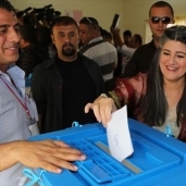 مواطنة  تدلي بصوتها في انتخابات كردستان