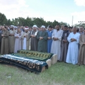 محافظ أسيوط يشارك فى تشييع جثامين ضحايا حريق جمرك عمان