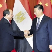 الرئيس «بينج» يرحب بالرئيس «السيسى» لدى وصوله بكين «أ.ف.ب»