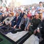 محافظ كفر الشيخ يؤدى  صلاة العيد وسط المواطنين بالاستاد