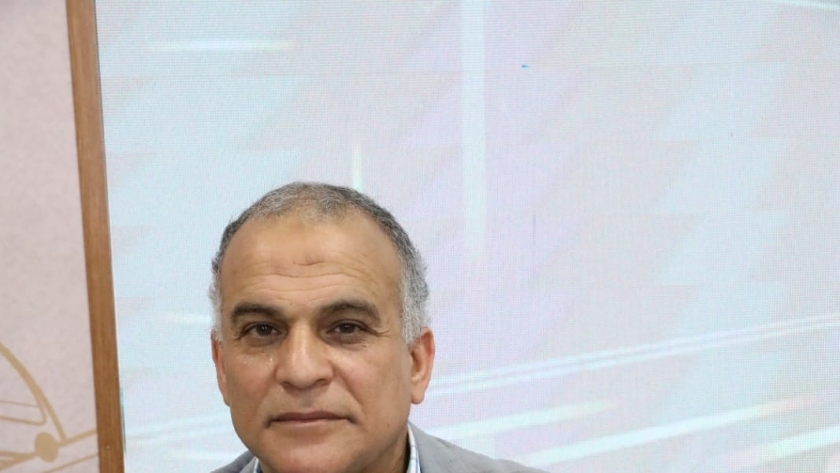 الدكتور عمرو هاشم ربيع