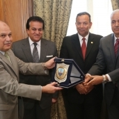وزير التعليم العالي يشهد توقيع بروتوكول مع رئيس جامعة الاسكندرية والمنوفية