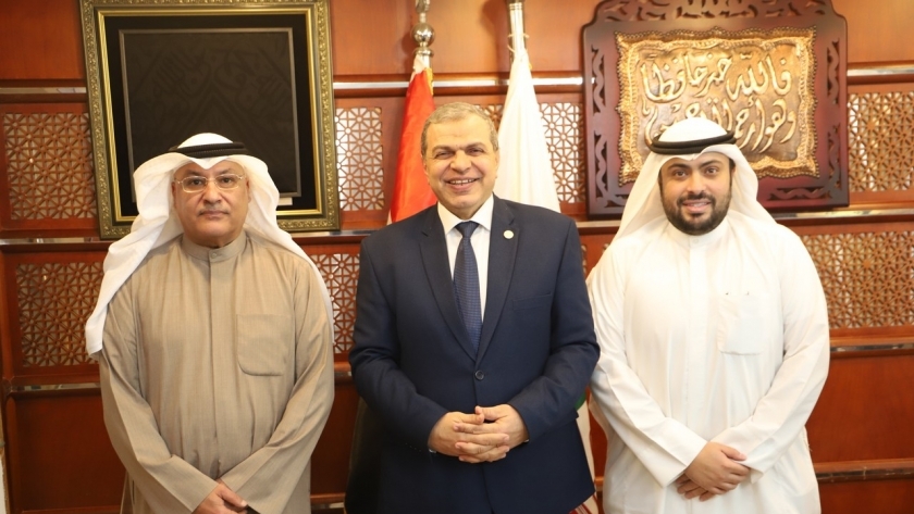 وزير القوى العاملة يبحث مع سفير الكويت تسهيل تنقل العمالة بين الدولتين