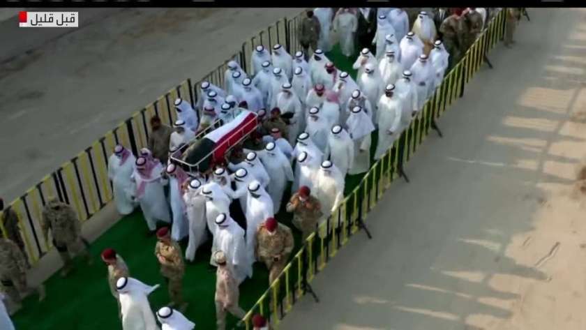 جثمان الشيخ صباح الأحمد الأمير الراحل فى طريقة للمقبرة