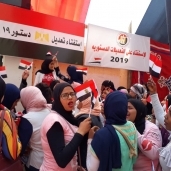 فتيات لجنة بشبرا يرفعن أعلام مصر على نغمات "بشرة خير"