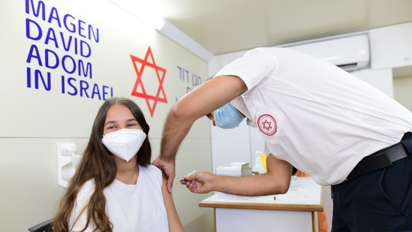 إسرائيل تواصل عمليات التطعيم ضد كورونا