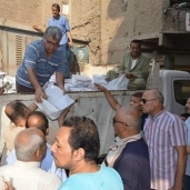 توزيع  السلع الغذائية "تحيا مصر" على  مواطني مناطق سكنية بالمحلة الكبري