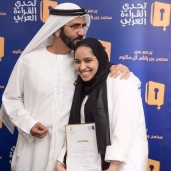 محمد بن راشد يكرم الفائزة الأولى في "تحدي القراءة"