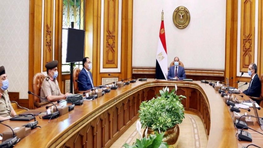 السيسي يطلع على خطط سلاح الإشارة لتأمين الحدود المصرية مع ليبيا