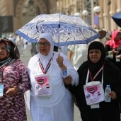 سيدات مصريات بعد وصولهن إلى مكة لأداء فريضة الحج