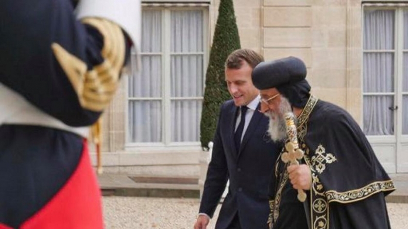 البابا مع الرئيس الفرنسي في الإليزية