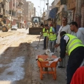 30 شابا يشاركون في اعمال النظافة بمدينة طهطا بسوهاج