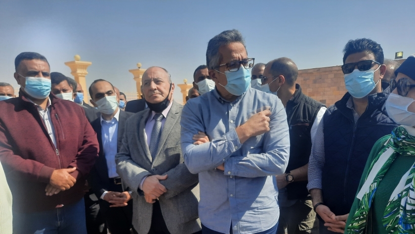 وزير السياحة والأثار يفتتح تطوير مقابرالحواويش بسوهاج