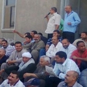 وقفة احتجاجية لعمال "ايزاكو" في الإسكندرية للمطالبة برواتبهم