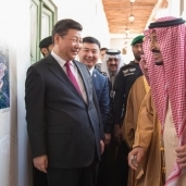 بالصور| الرئيس الصيني يحمل السيف السعودي في قصر المربع