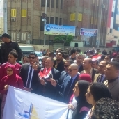 بالصور ...رئيس جامعة دمياط يقود مسيرة لدعم الدستور