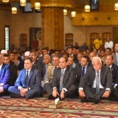 الرئيس خلال أداء صلاة الجمعة بحضور عدد من قيادات الدولة بشرم الشيخ