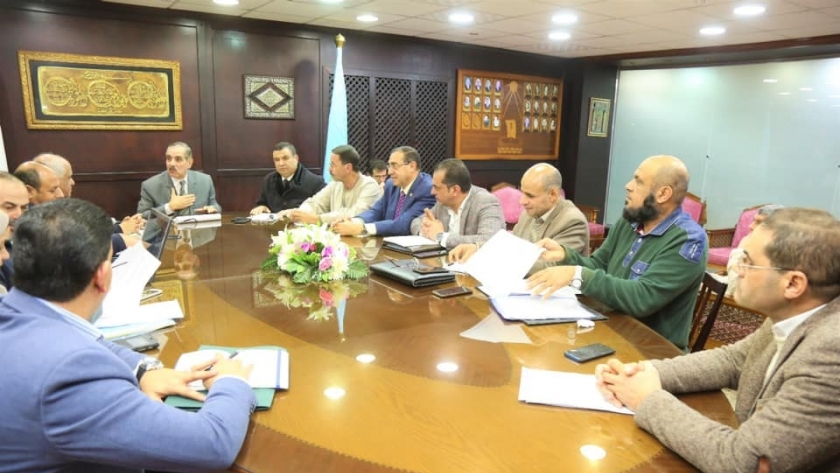 محافظ كفر الشيخ يستعرض معوقات الصرف الصحي مع أعضاء مجلس النواب 
