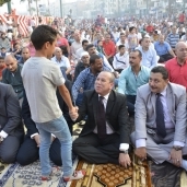 وسط الآلاف من المصلين .. محافظ دمياط يؤدى صلاة عيد الأضحى المبارك بميدان الساعة