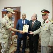 محافظ كفر الشيخ يزورالمحطة العسكرية مقدماً التهنئة للقوات المسلحة