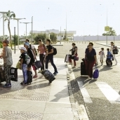 أجانب يغادرون من مطار شرم الشيخ