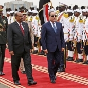 الرئيس السودانى خلال استقباله الرئيس عبدالفتاح السيسى