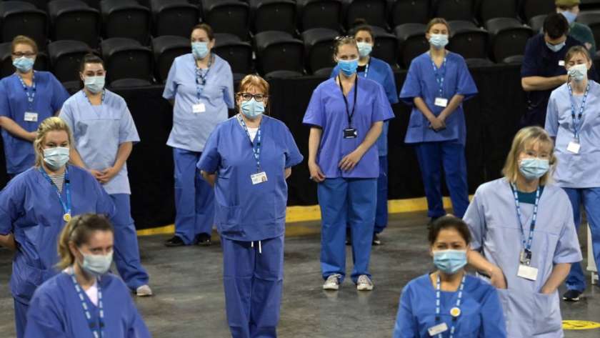 أطباء بريطانيون عاملين في مواجهة فيروس كورونا